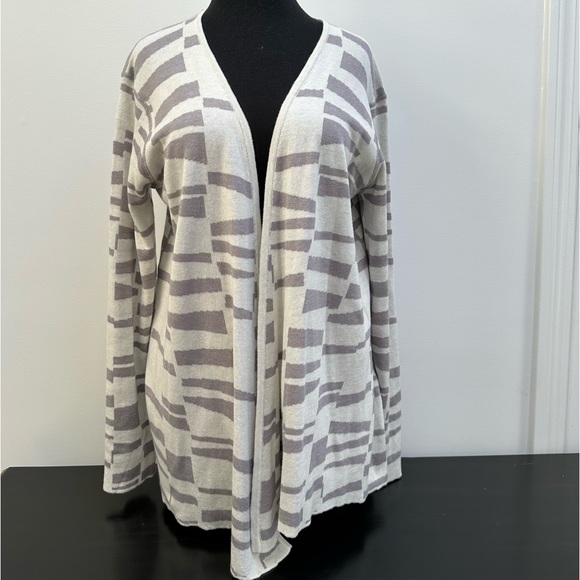 REVERSIBLE KNIT ASYMMETRICAL CARDIGAN GRAY IVORY ABSTRACT PRINT NWT - Picture 2 of 6